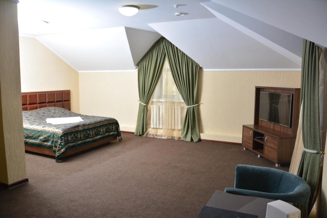 Tropicana Inn Уральск Экстерьер фото